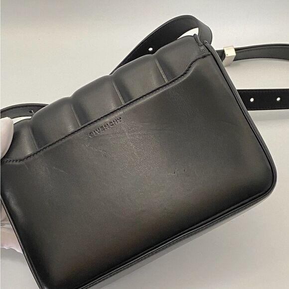 Givenchy Medium 4G Quilted Crossbody Bag in Lambskin Leather - Picture 8 of 16